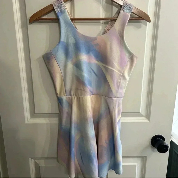 Athletic dress size xxl/18. Pastel. Barely worn… but does have 3 tiny stains. - Picture 2 of 13